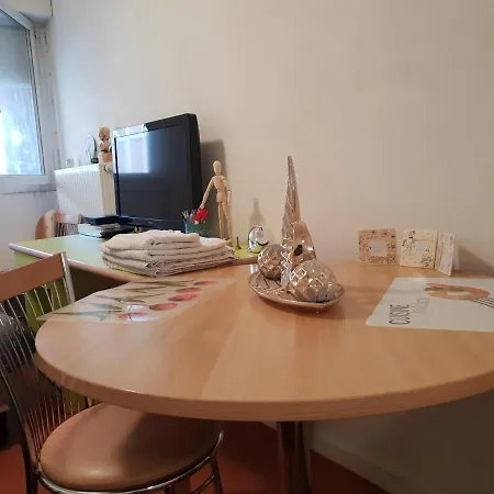 Daire Studio Calme A La Courneuve. La Courneuve
